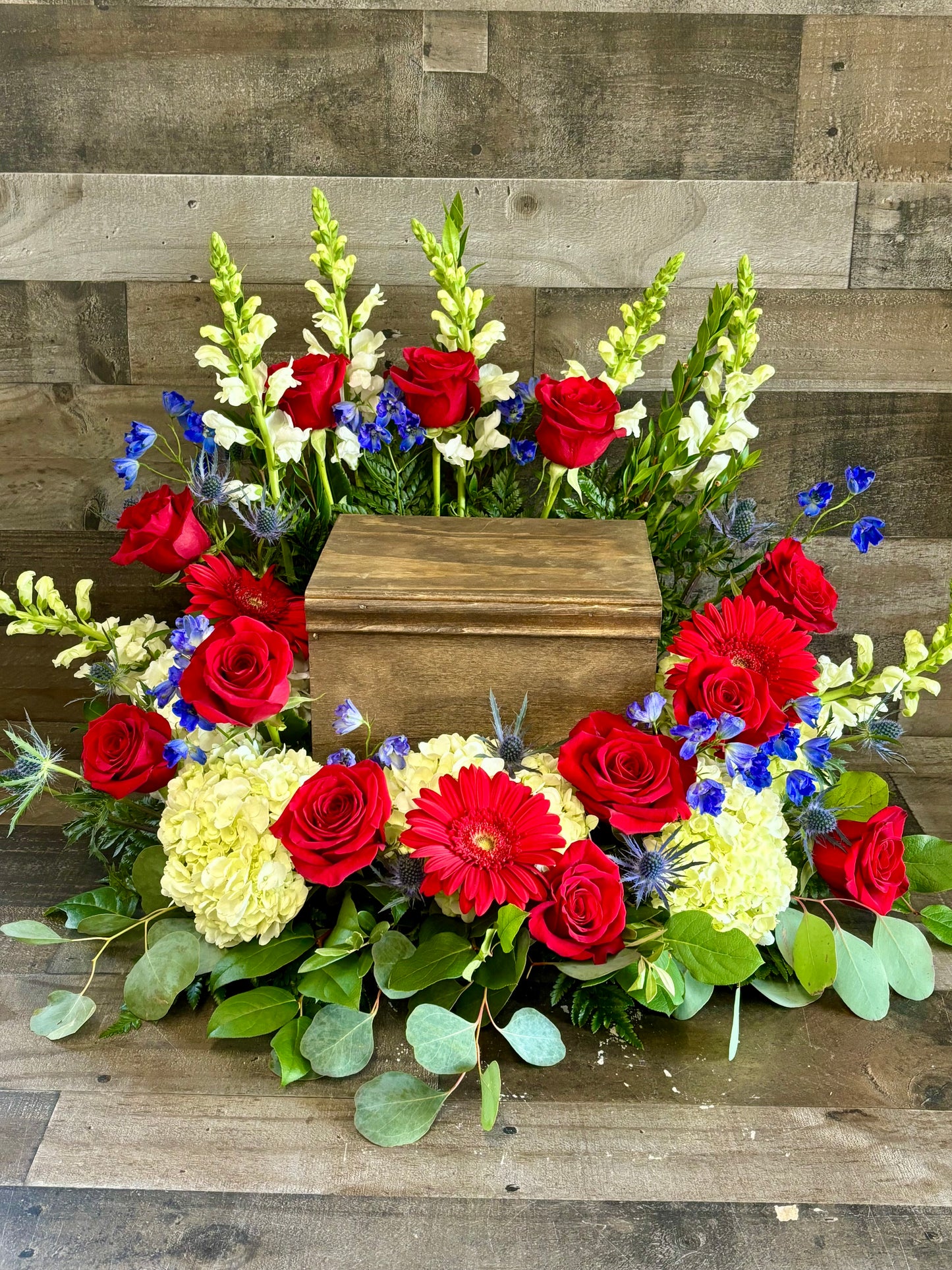Patriotic cremation wreath