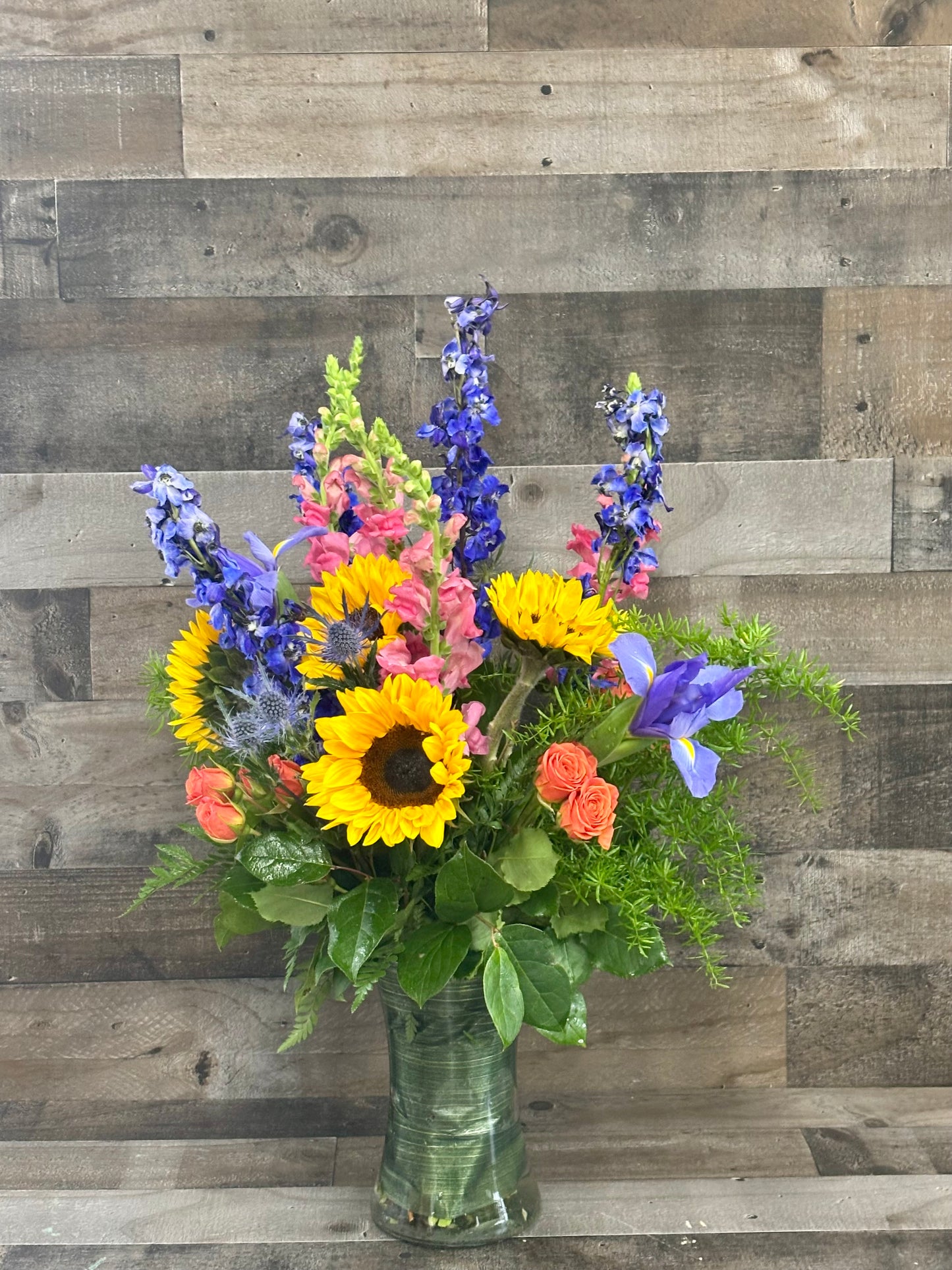 Sunlit Rays vase arrangement