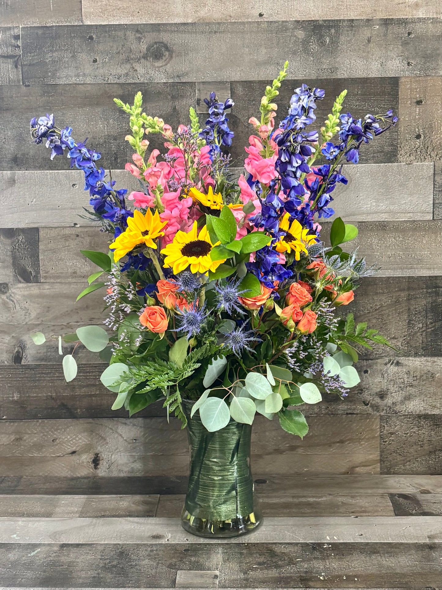Sunlit Rays vase arrangement